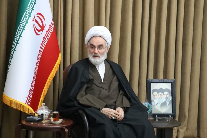 نماینده ولیفقیه در گیلان و امام جمعه رشت: از مردمداری امام(ره) تا مدیریت میدانی رهبر شهید؛ نقشه راهی برای مدیران جوان